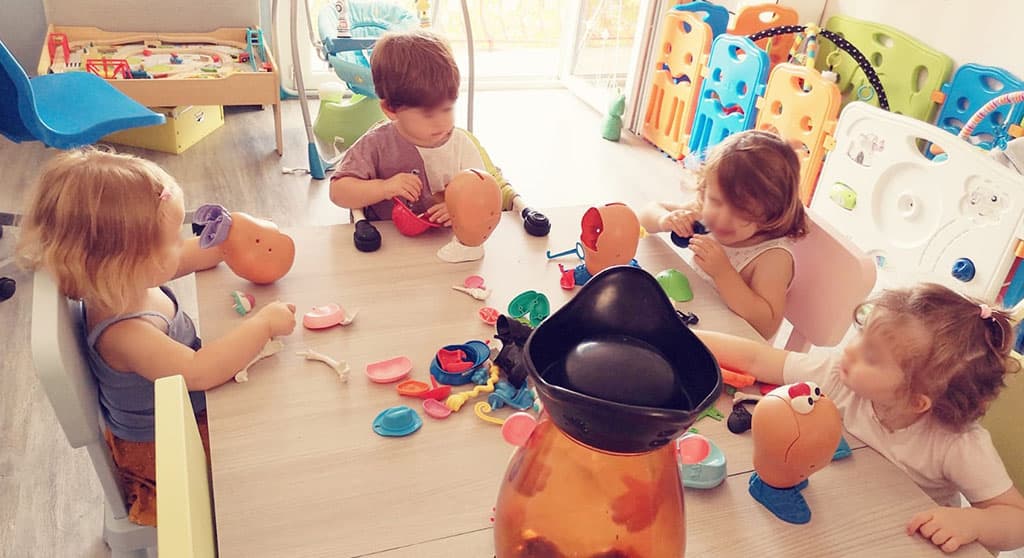 enfants MAM apprennent